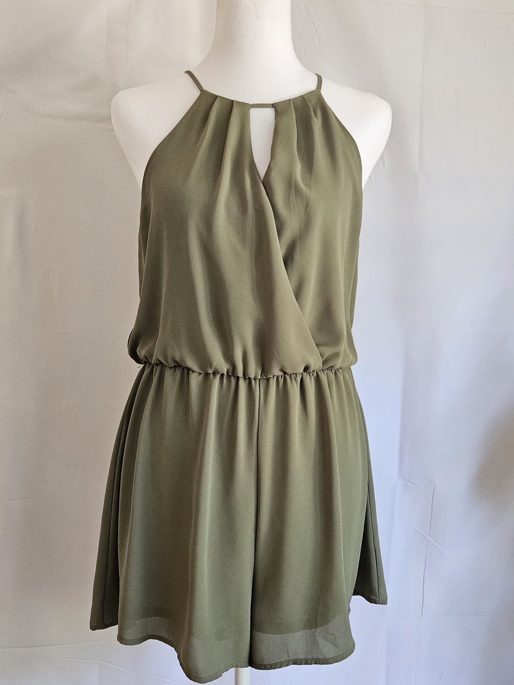 LUSH Olive Green Halter Romper Size S Mock Wrap Keyhole Pleated Jumpsuit - Picture 4 of 14